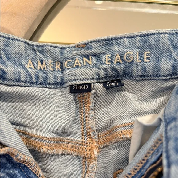 American Eagle Outfitters Light Blue Ripped Boyfriend Jeans - Picture 2 of 2